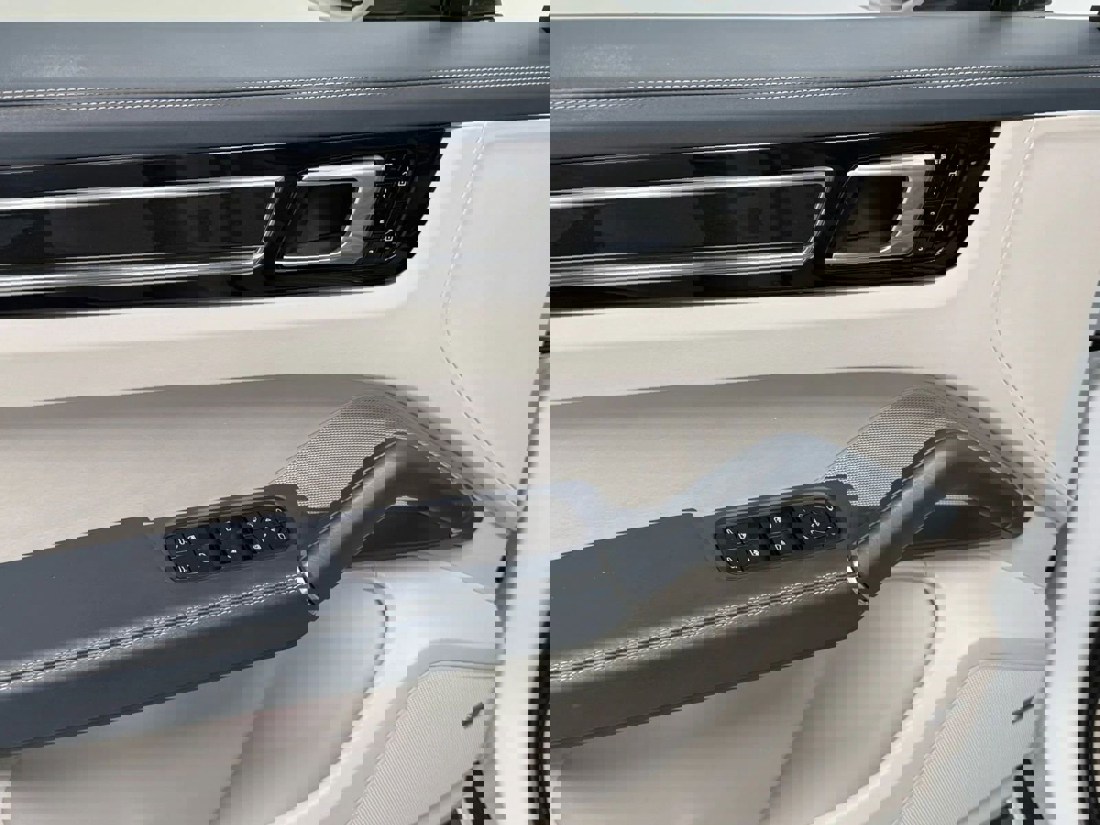 Used 2021 Porsche Cayenne GTS w/ Premium Package Plus image 20