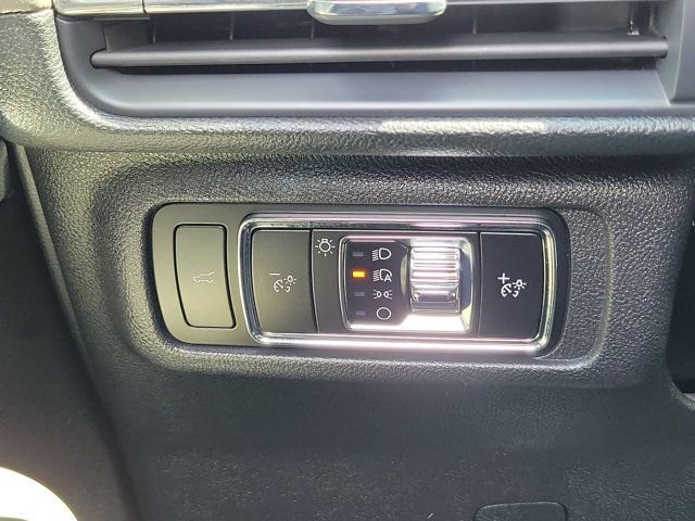 Certified 2025 Lincoln Corsair Reserve FWD image 7