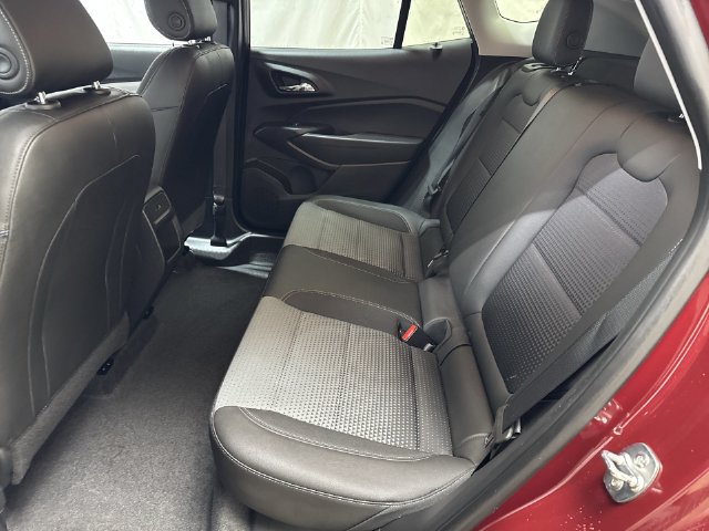 Used 2025 Chevrolet Trax LT FWD image 12