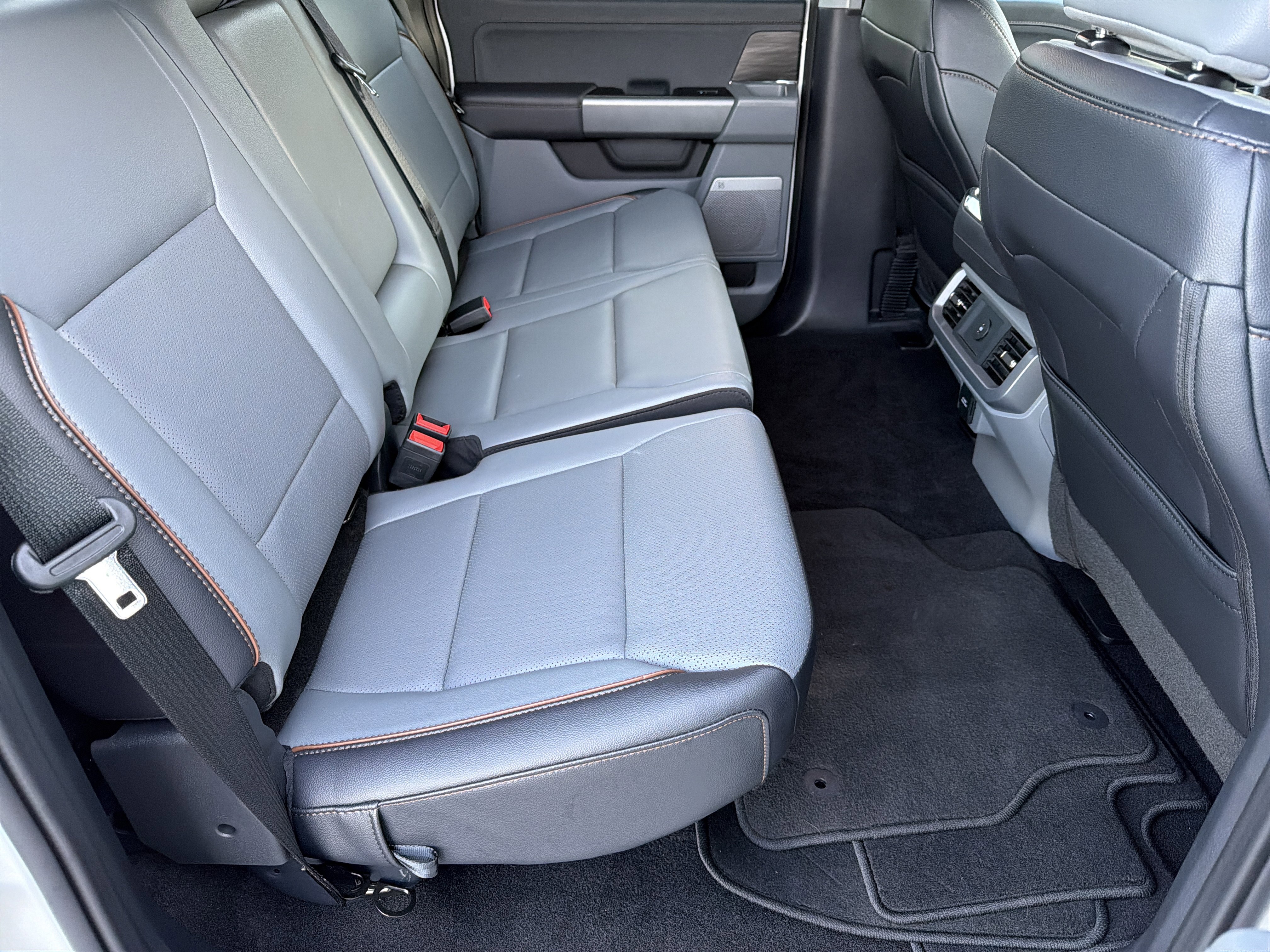 Used 2025 Ford F150 Lariat w/ Equipment Group 501A Mid image 16