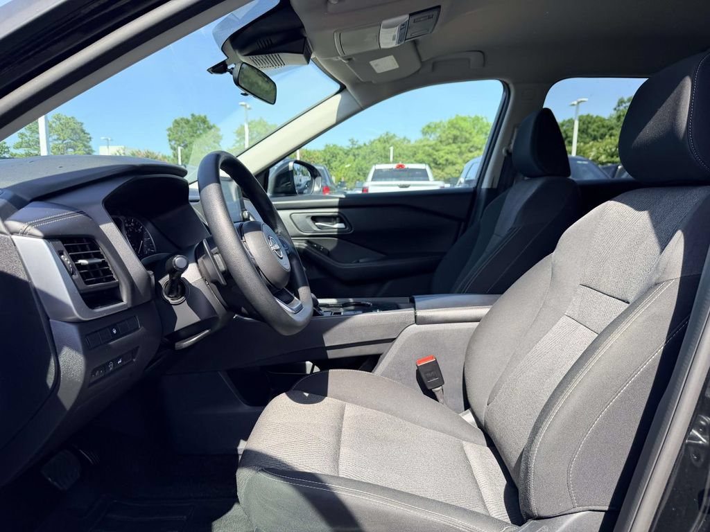 Used 2024 Nissan Rogue SV FWD image 15