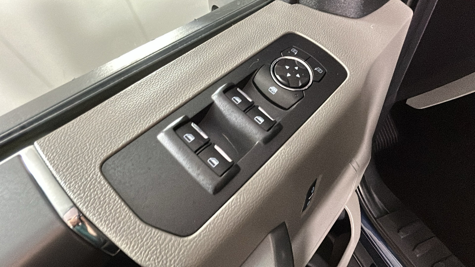 Used 2015 Ford F150 XLT w/ Equipment Group 302A Luxury AWD/4WD image 13