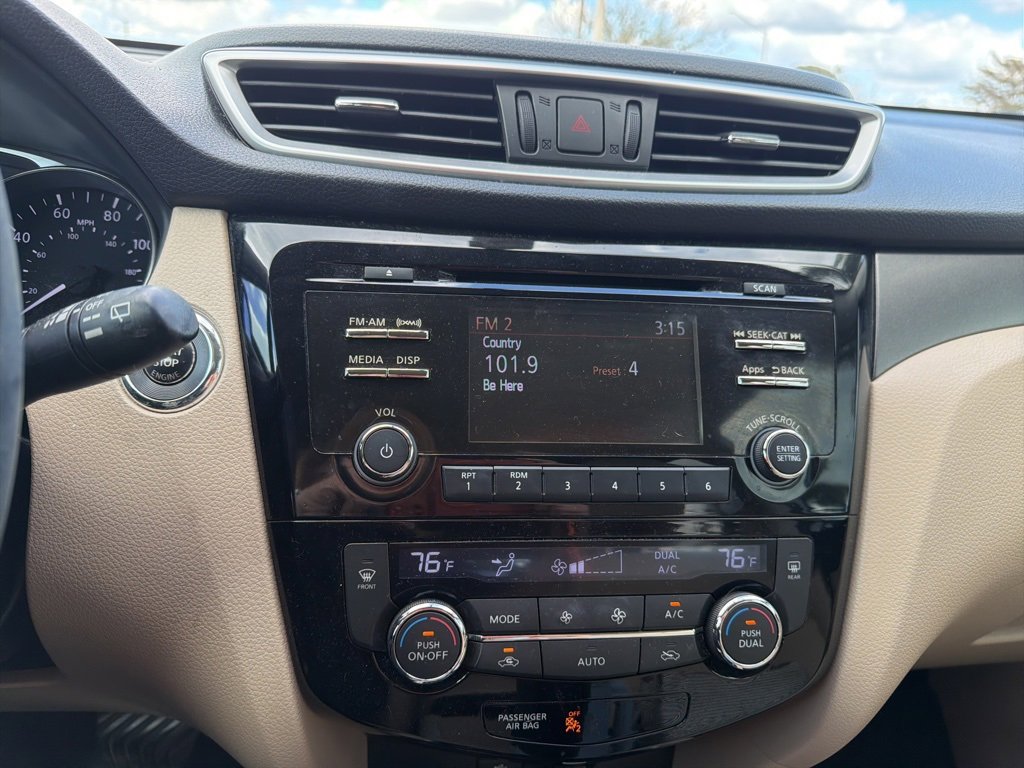 Used 2016 Nissan Rogue SV image 18