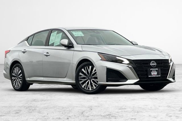 Used 2023 Nissan Altima 2.5 SV image 2