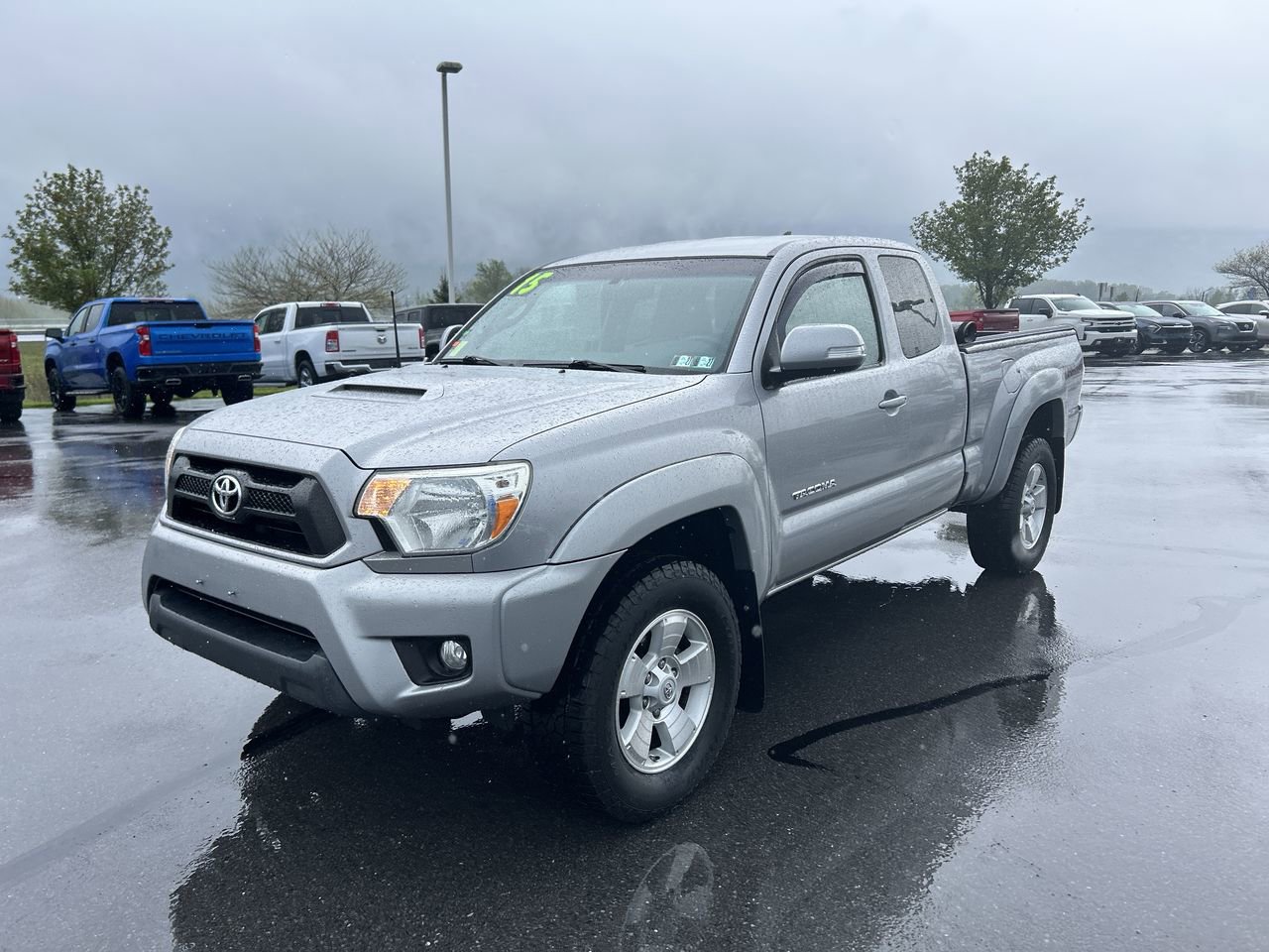 Used 2015 Toyota Tacoma 4x4 Access Cab V6 w/ TRD Sport Package image 3