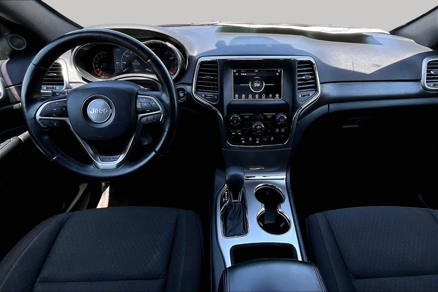 Used 2018 Jeep Grand Cherokee Laredo AWD/4WD image 14