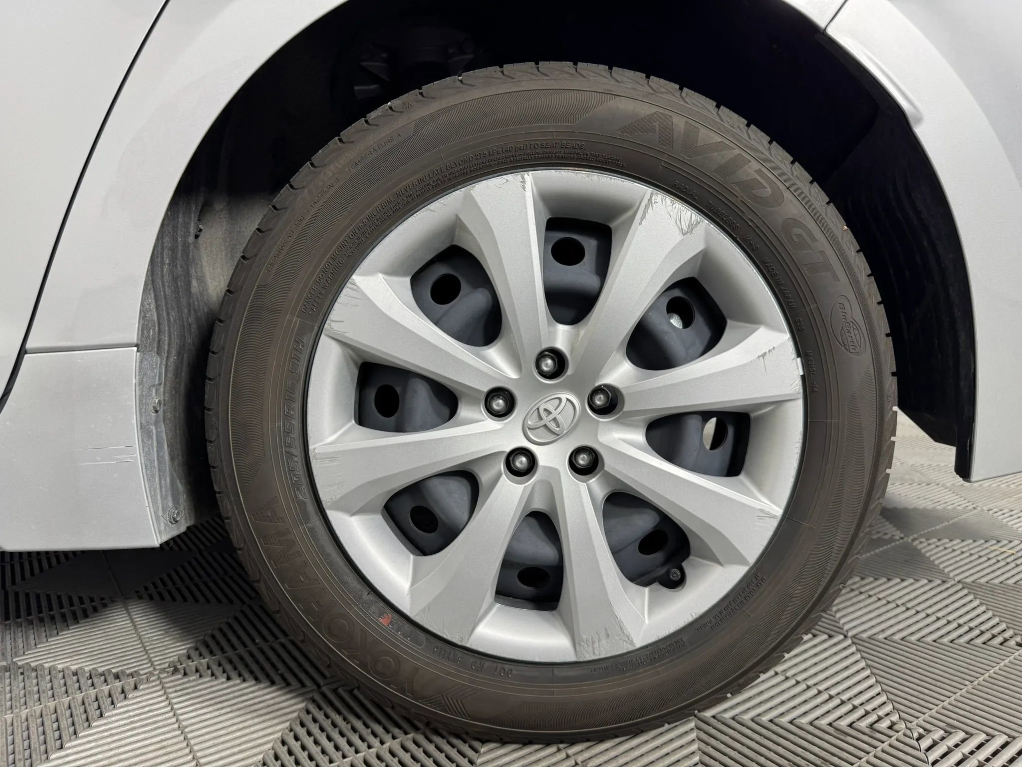 Used 2025 Toyota Corolla LE FWD image 39