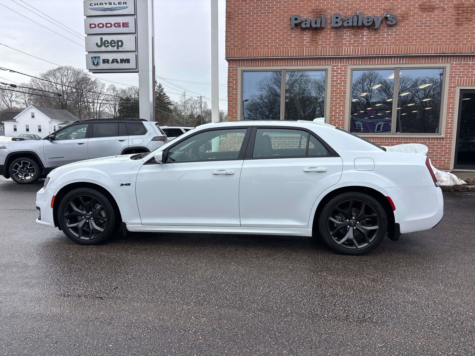 Used 2023 Chrysler 300 S w/ Comfort Group RWD image 3