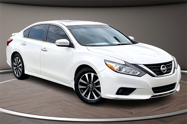 Used 2016 Nissan Altima 2.5 SL w/ Moonroof Package image 10