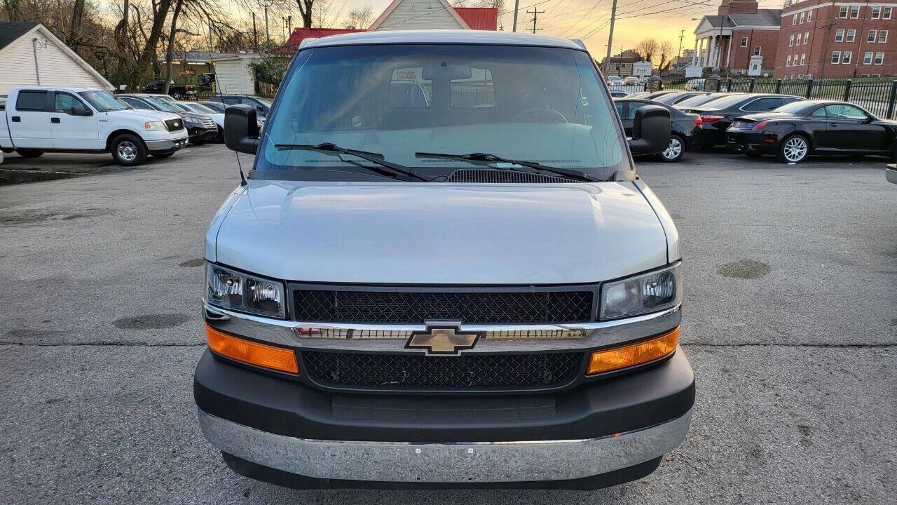 Used 2018 Chevrolet Express 3500 LT w/ LT Preferred Equipment Group RWD image 6