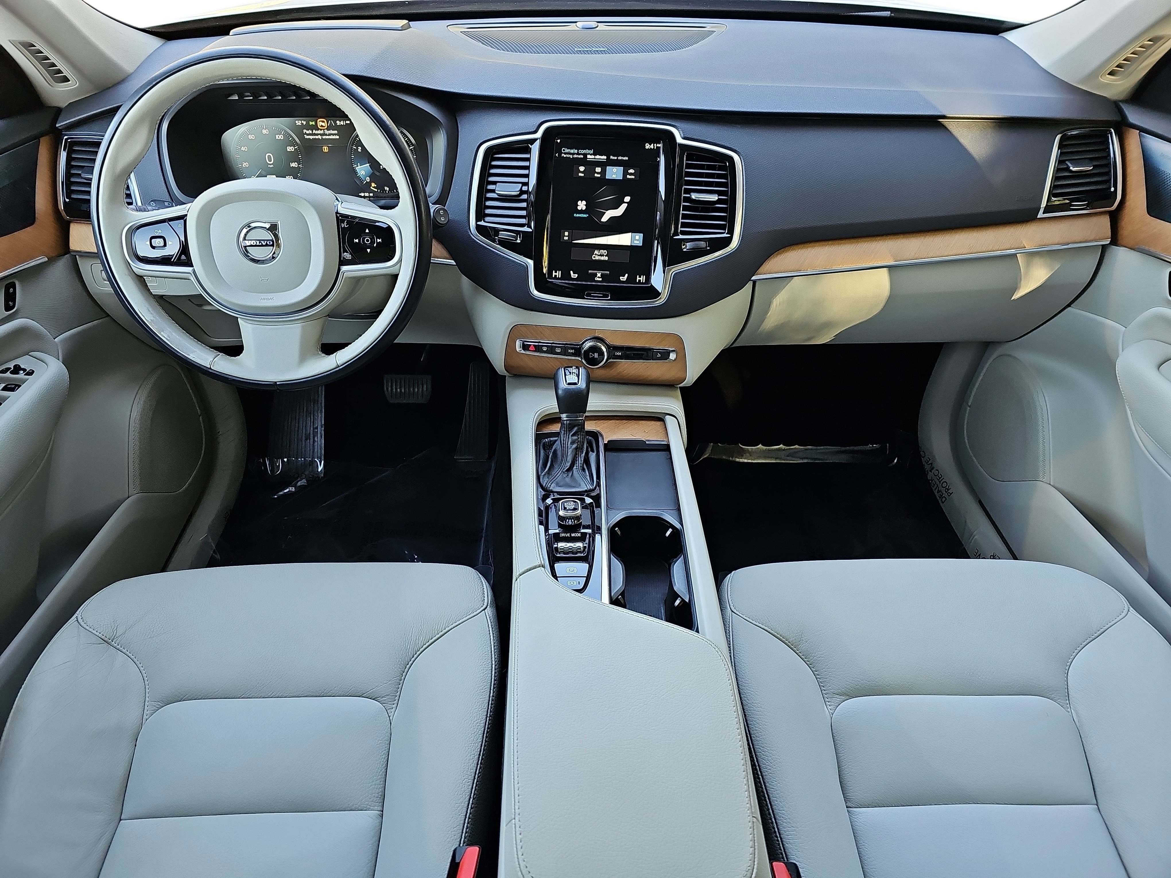 Used 2021 Volvo XC90 T6 Momentum image 9