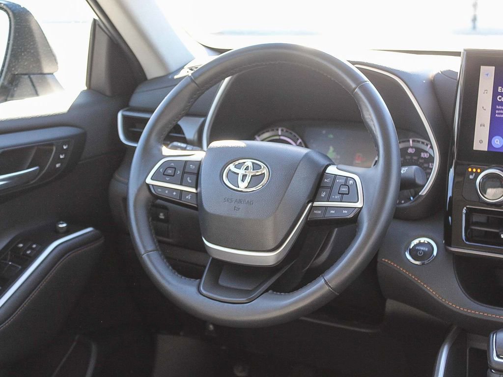 Used 2023 Toyota Highlander Bronze Edition image 16