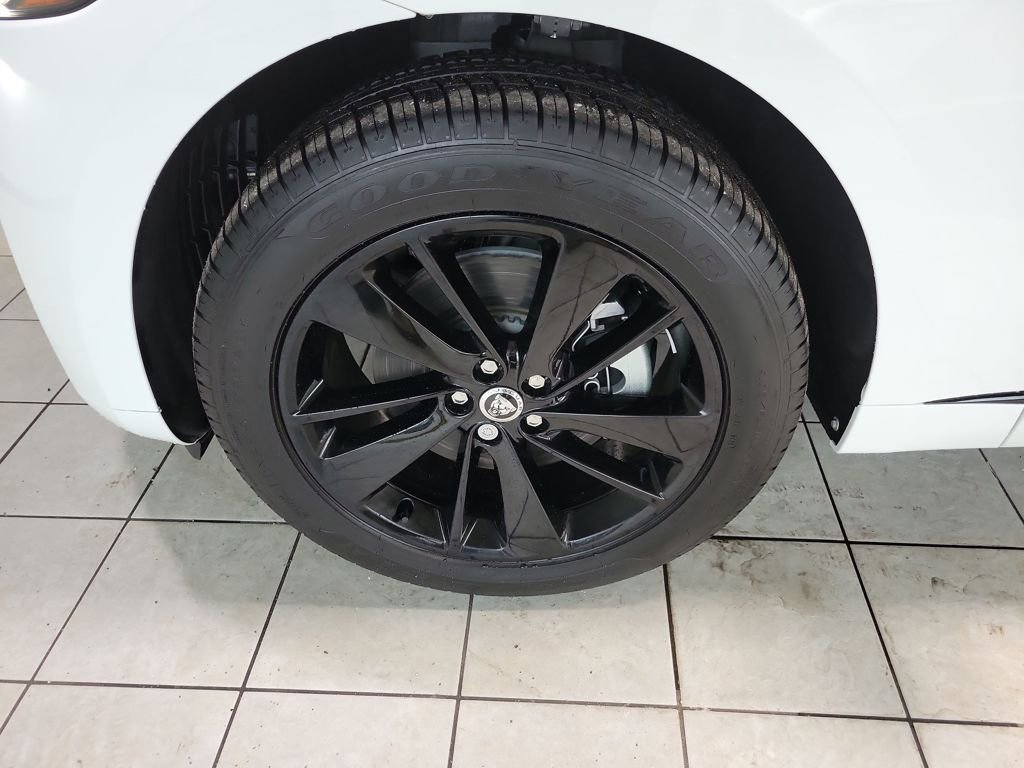 Used 2025 Jaguar F-PACE R-Dynamic S image 41