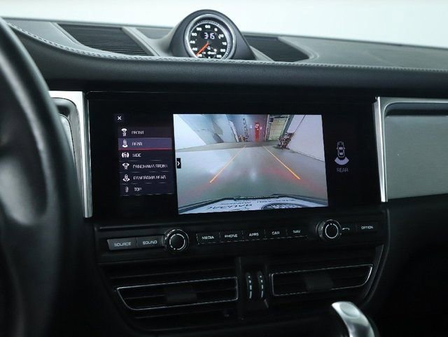 Used 2021 Porsche Macan Turbo image 25