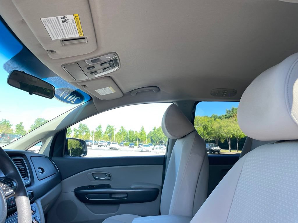 Used 2017 Kia Sedona LX FWD image 27