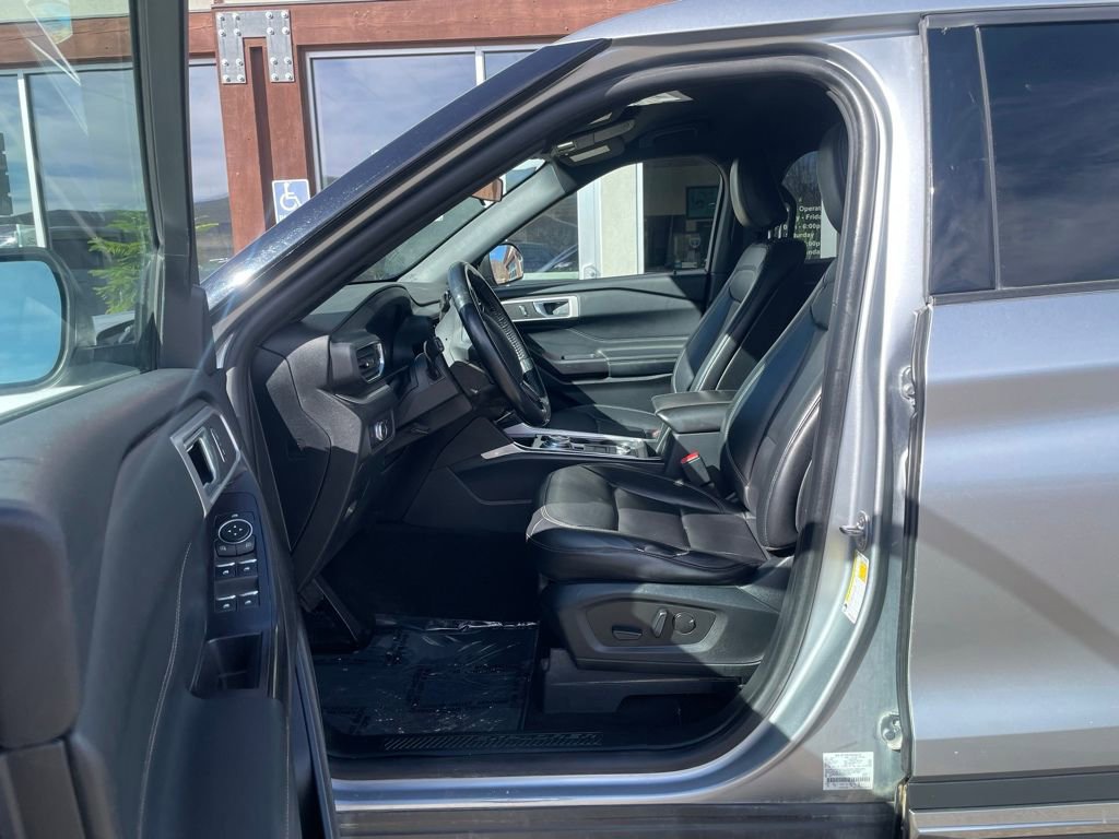 Used 2020 Ford Explorer XLT w/ Equipment Group 202A image 12