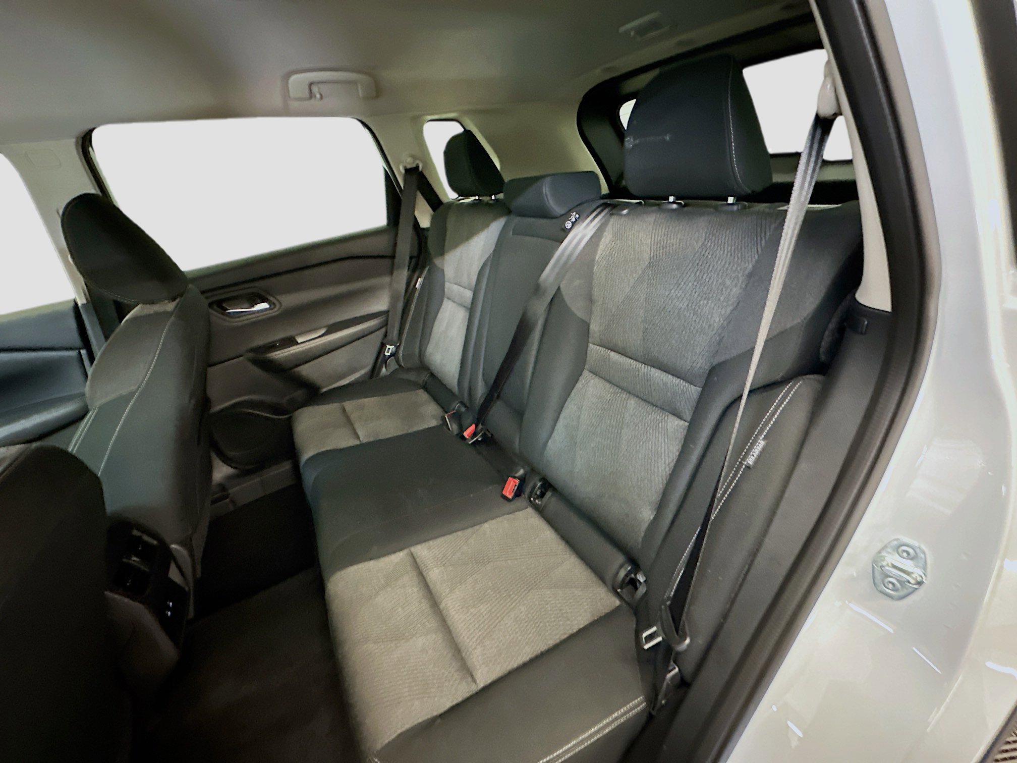 Used 2025 Nissan Rogue SV image 28