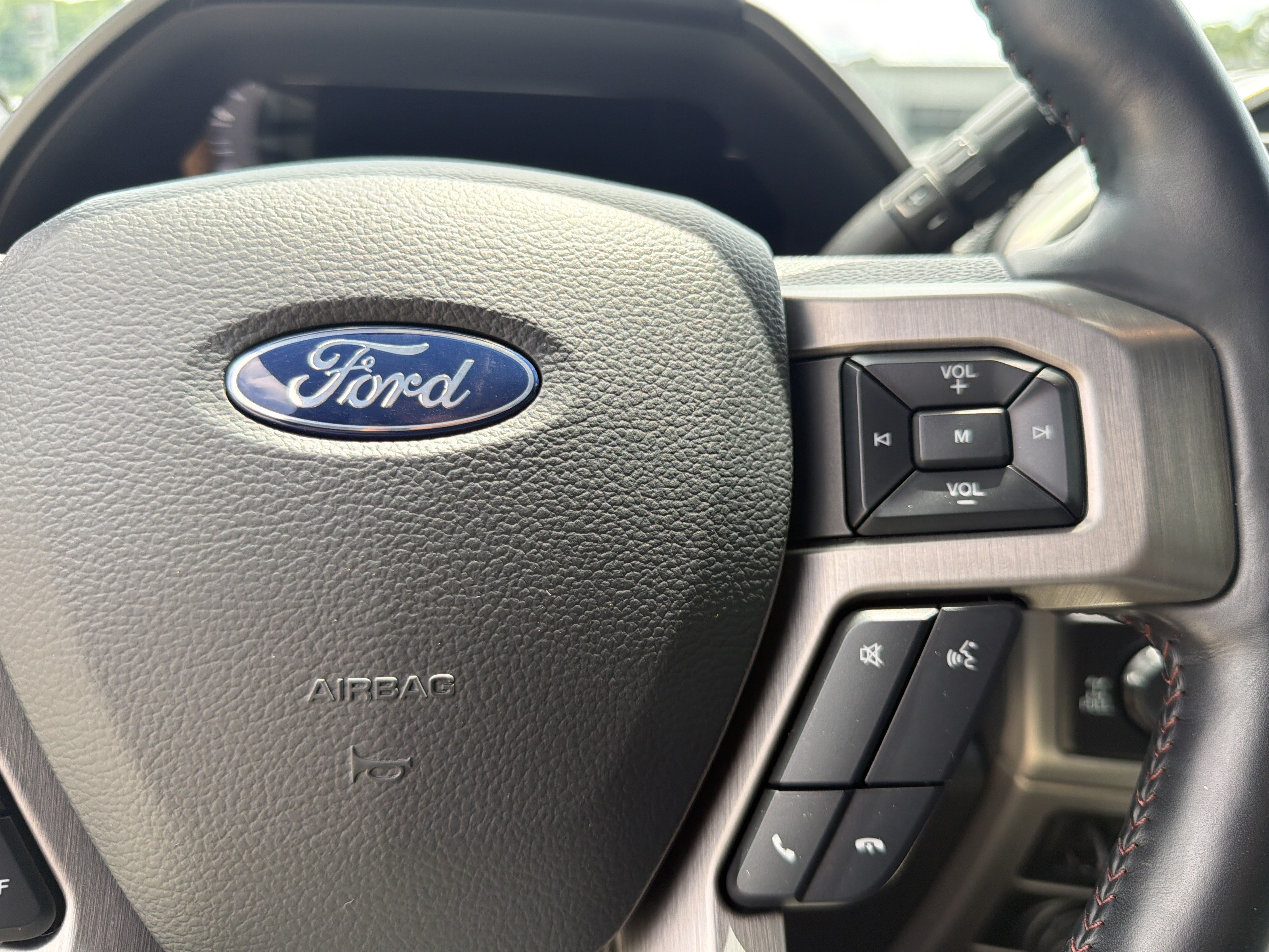 Used 2022 Ford F350 Platinum w/ Tremor Off-Road Package AWD/4WD image 29