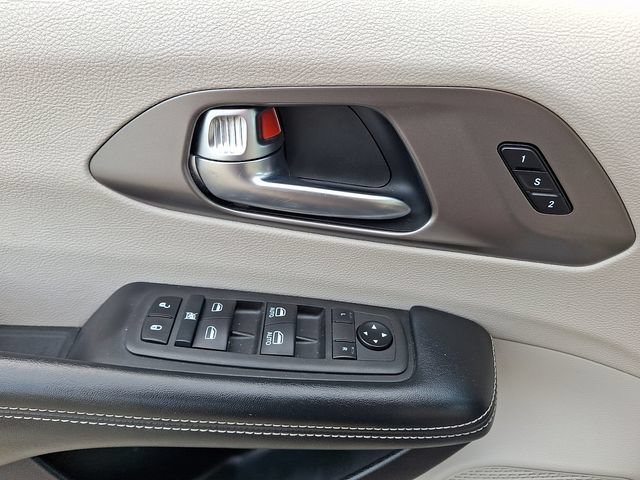 Used 2021 Chrysler Pacifica Touring-L FWD image 15
