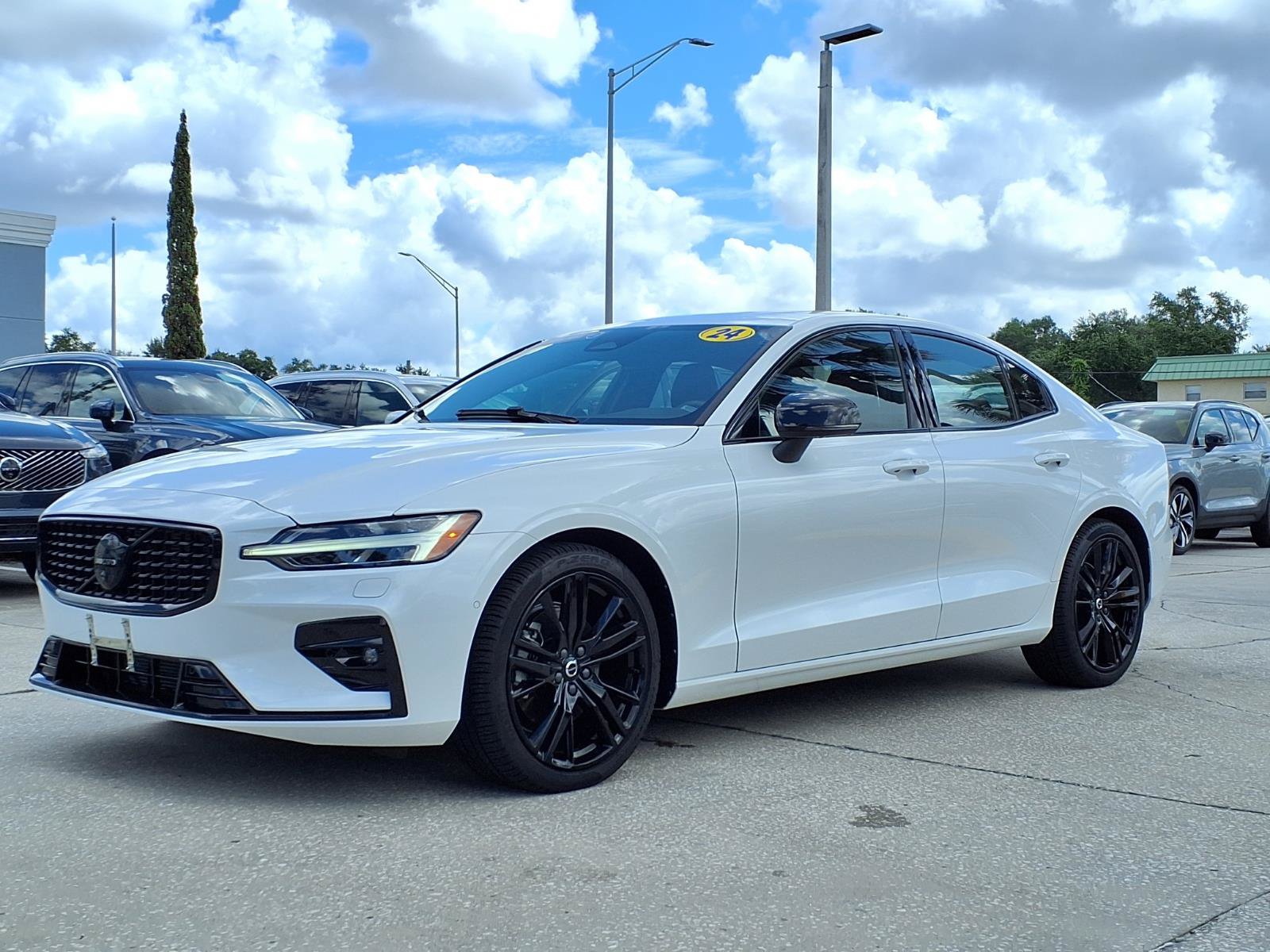 Certified 2024 Volvo S60 B5 Plus w/ Climate Package AWD/4WD image 3