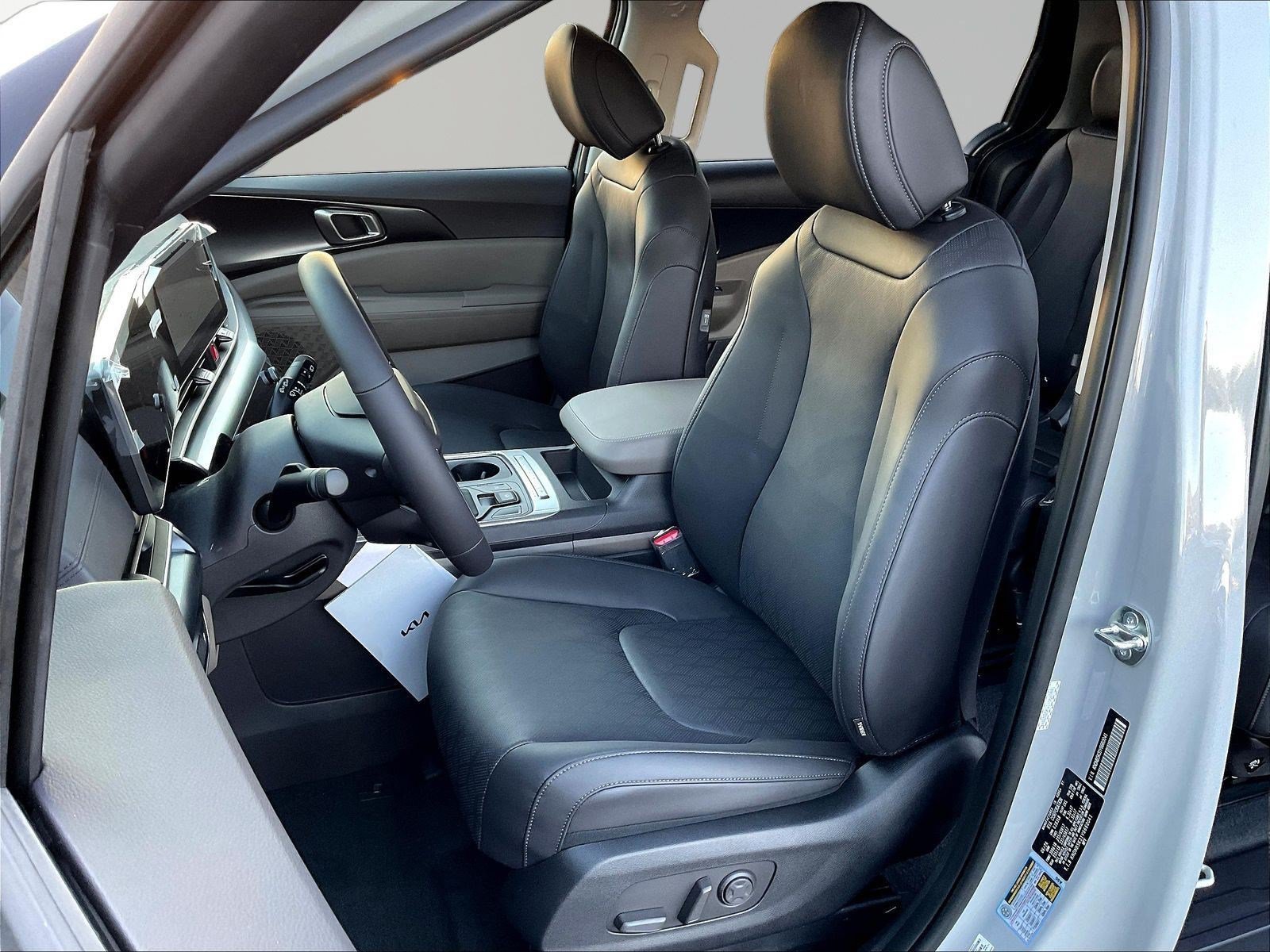 New 2027 Kia Carnival FWD image 17