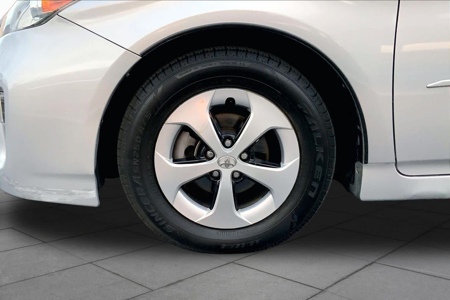 Used 2015 Toyota Prius Four FWD image 10