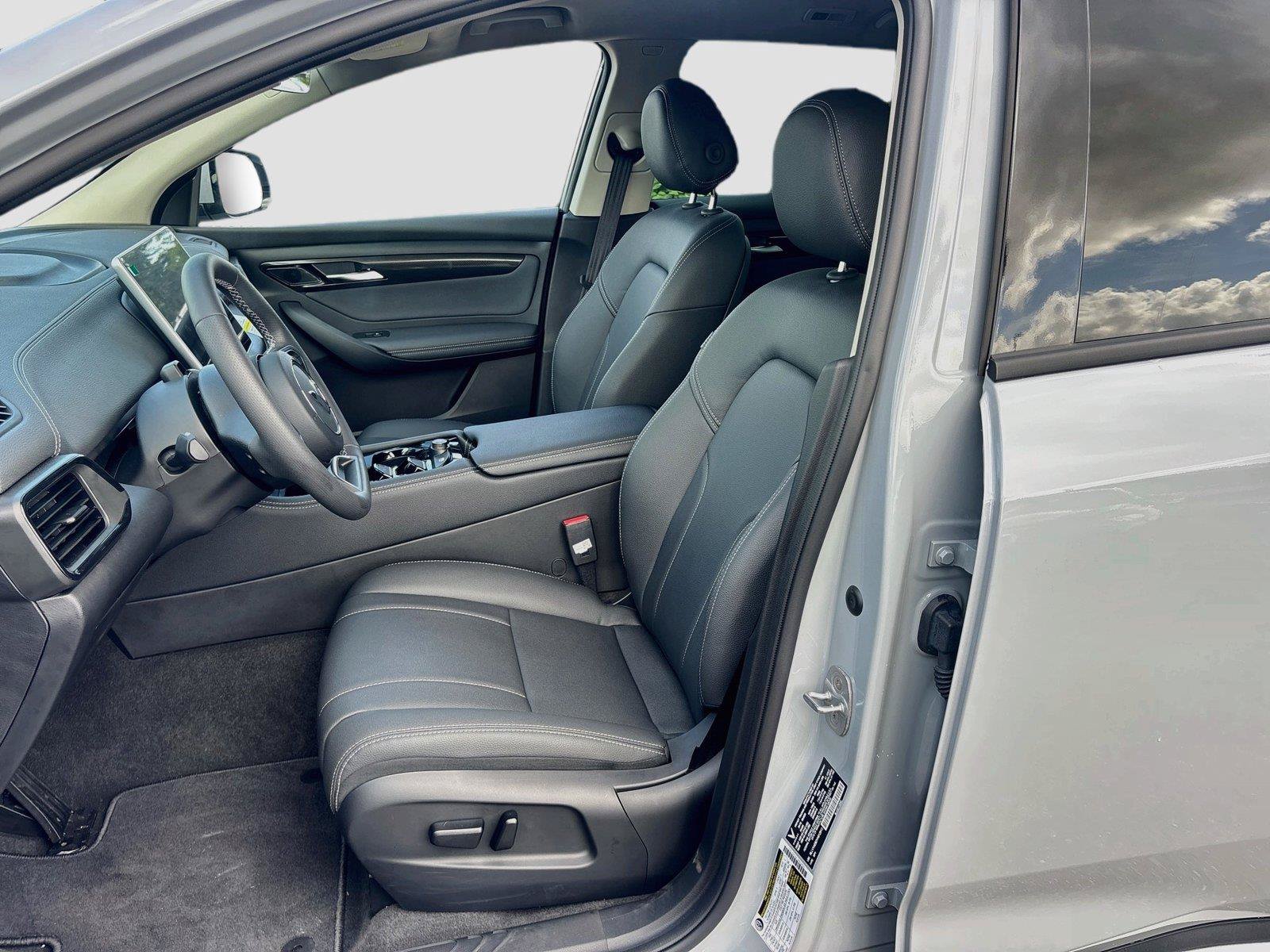 New 2027 VinFast VF 8 Eco AWD/4WD image 9