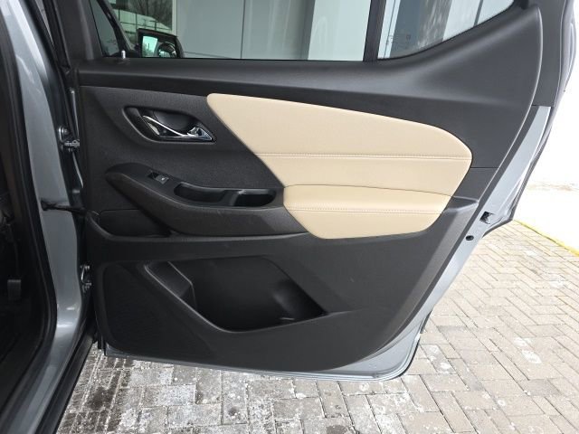 Used 2023 Chevrolet Traverse LS image 11