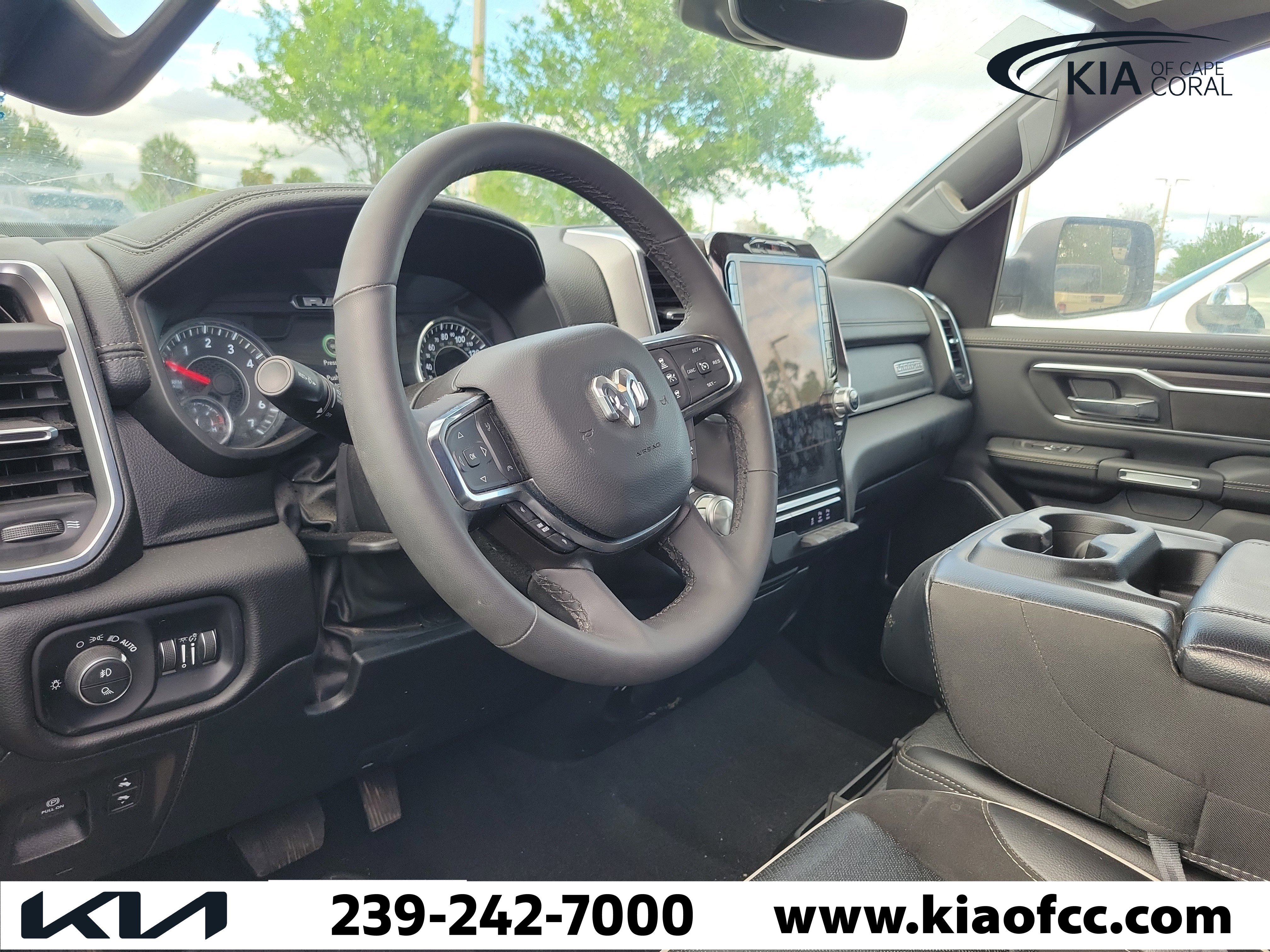 Used 2025 RAM 1500 Laramie AWD/4WD image 6