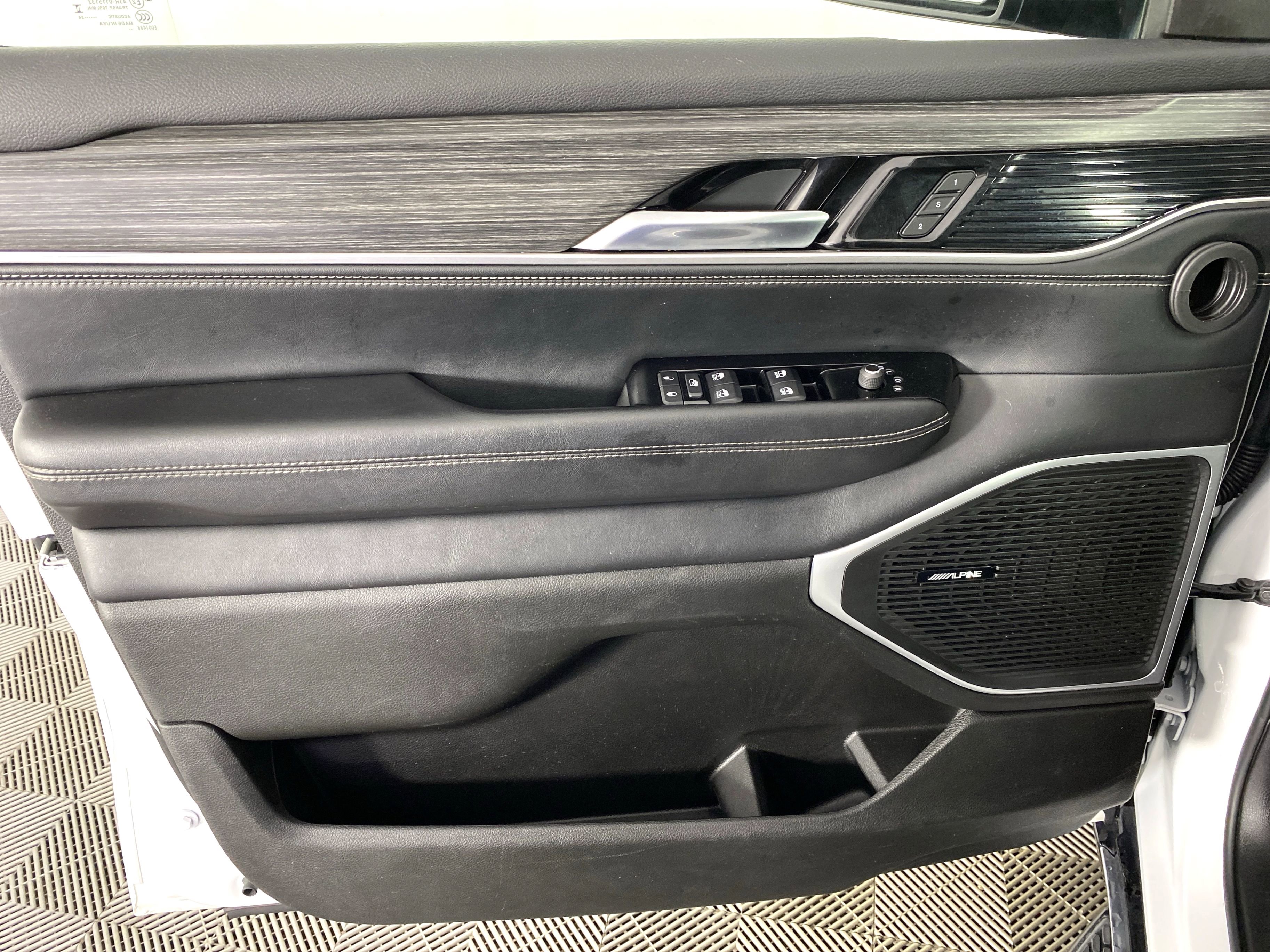 Used 2024 Jeep Wagoneer L Series II w/ Flexible Seating Group image 13