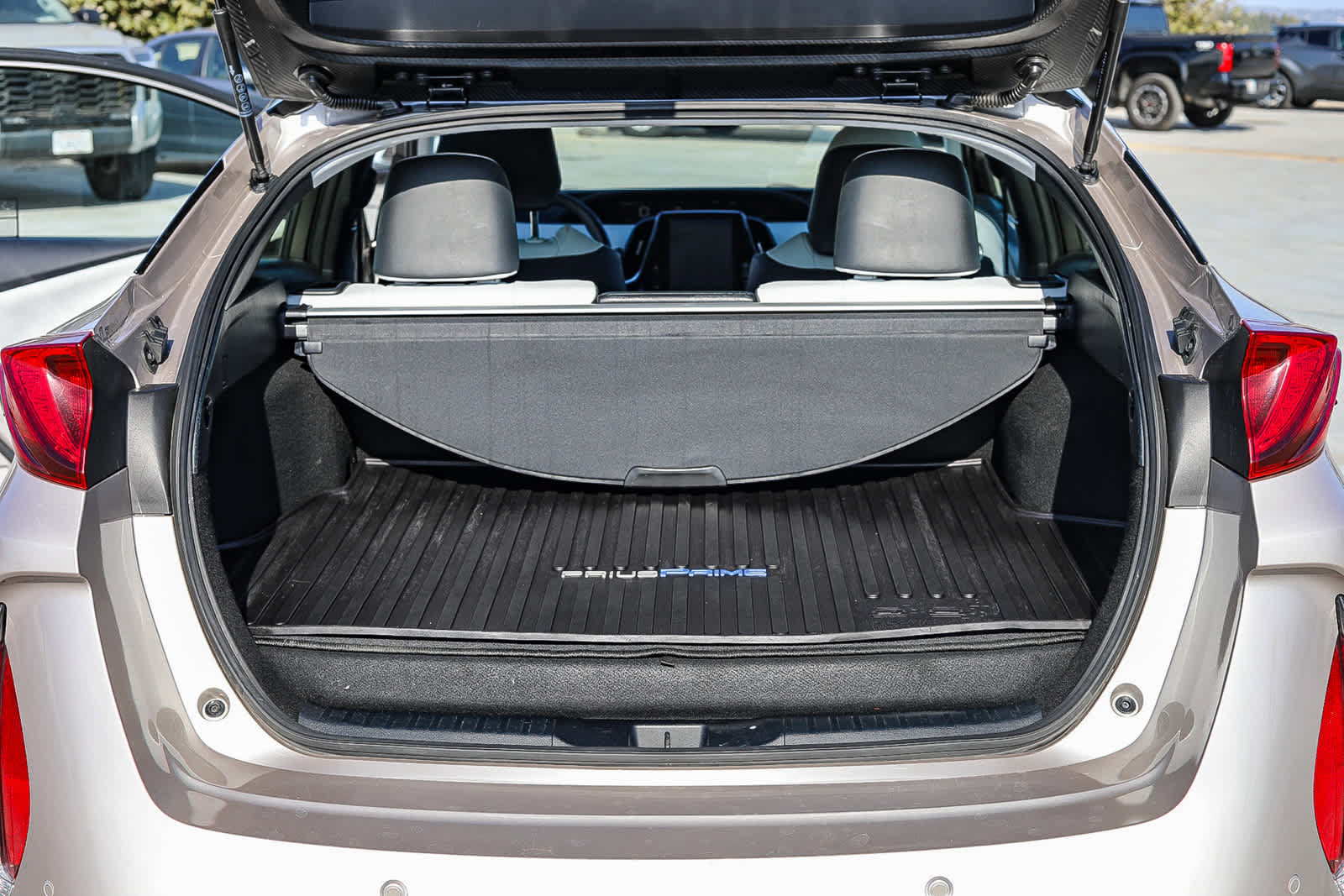Certified 2017 Toyota Prius Prime Advanced w/ Carpet Mat Package FWD image 22