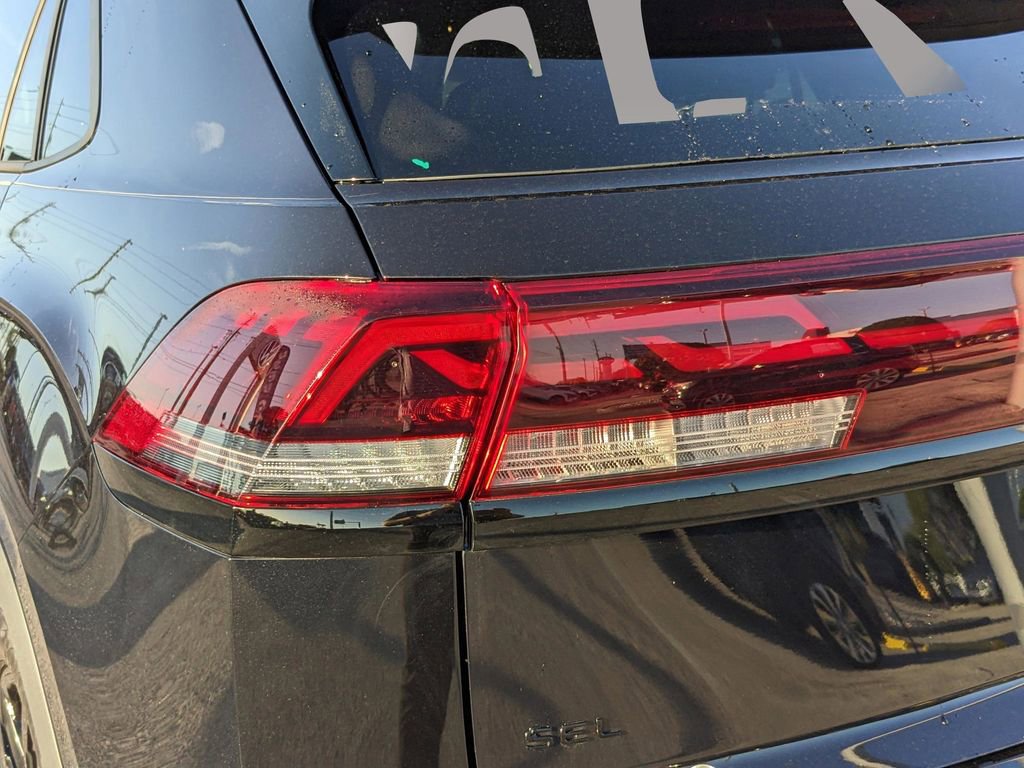 Certified 2025 Volkswagen Atlas Cross Sport SEL R-Line AWD/4WD image 7