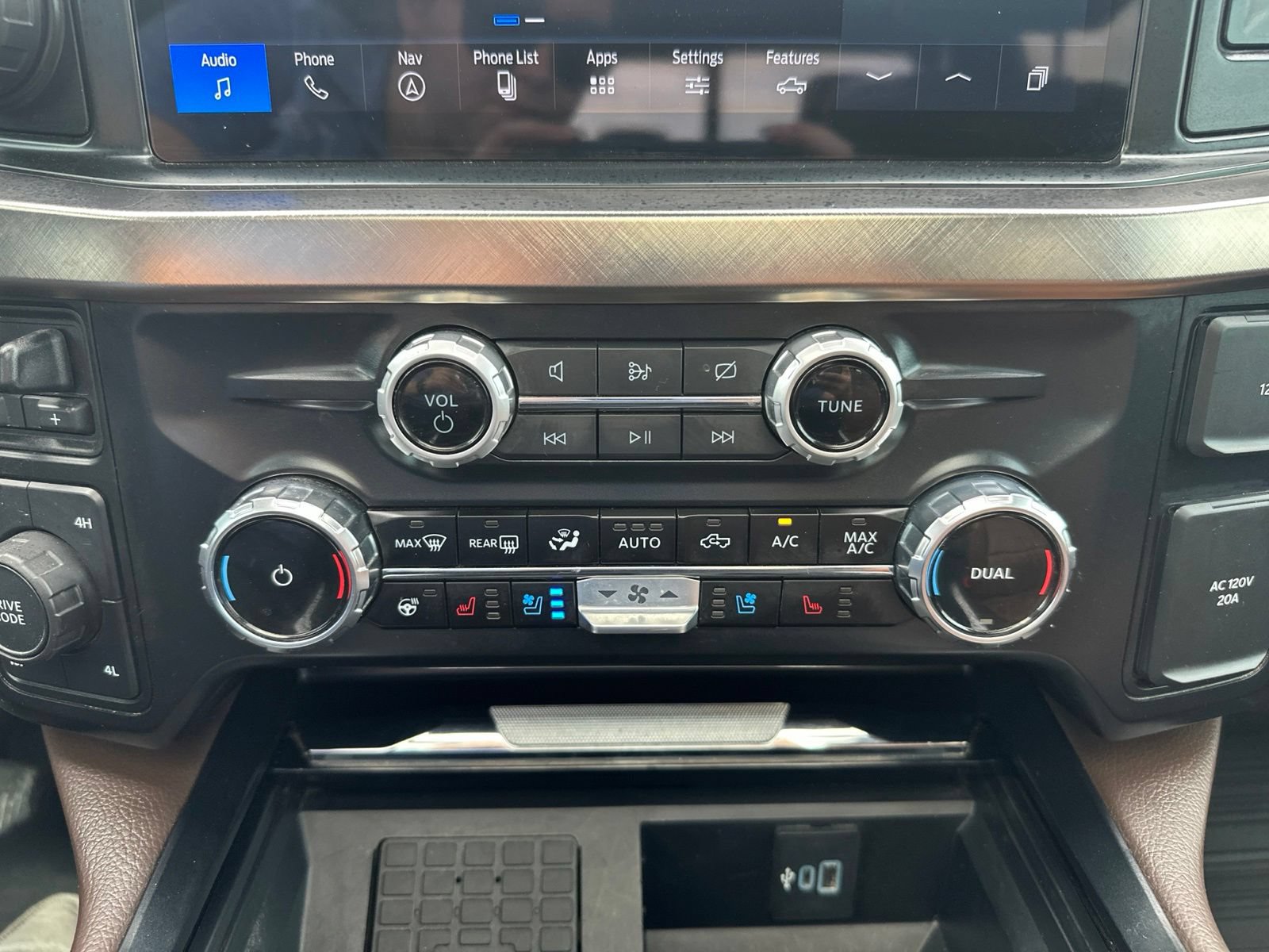 Used 2024 Ford F250 King Ranch w/ FX4 Off-Road Package AWD/4WD image 18