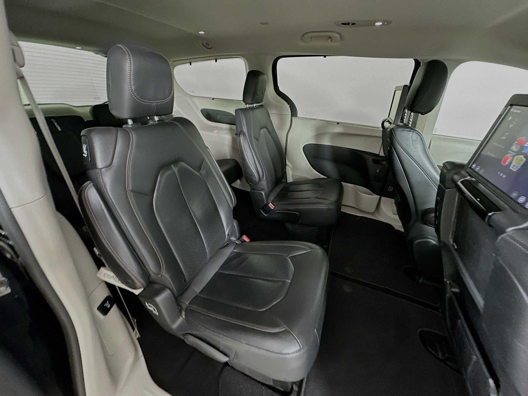 Used 2020 Chrysler Pacifica Touring-L Plus w/ Tire & Wheel Group image 36