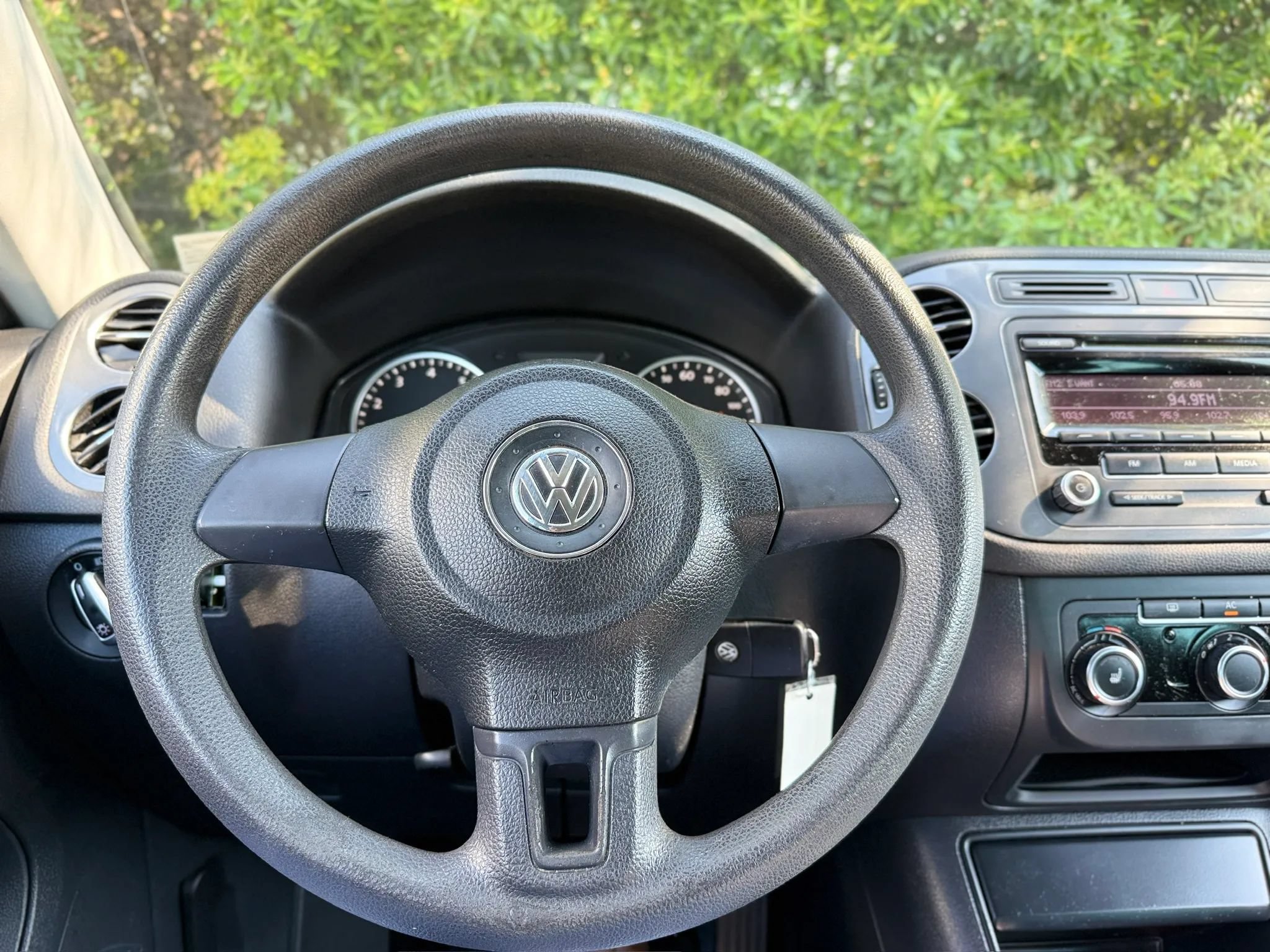 Used 2012 Volkswagen Tiguan LE FWD image 30