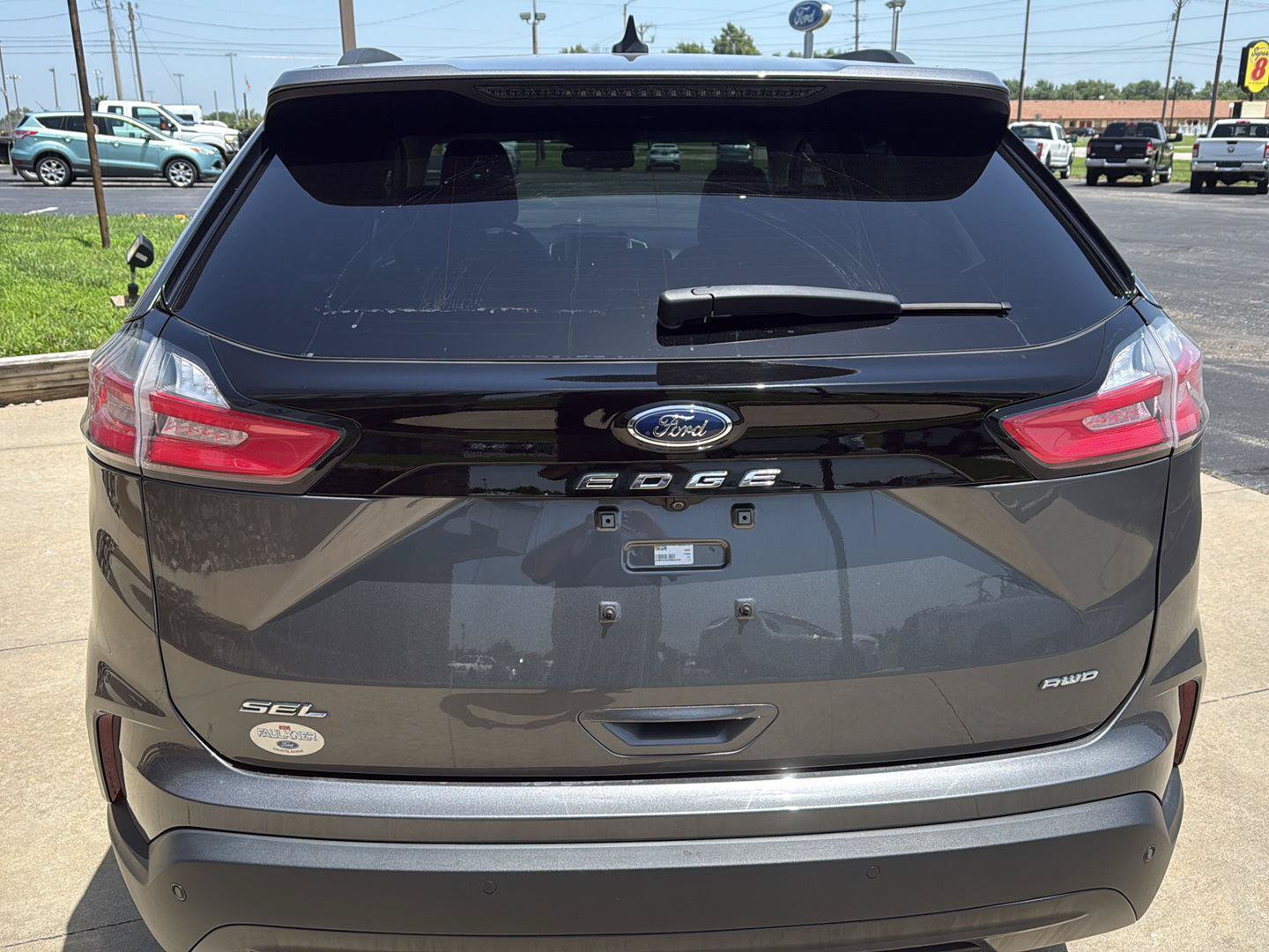 Used 2023 Ford Edge SEL w/ Sport Appearance Package AWD/4WD image 5