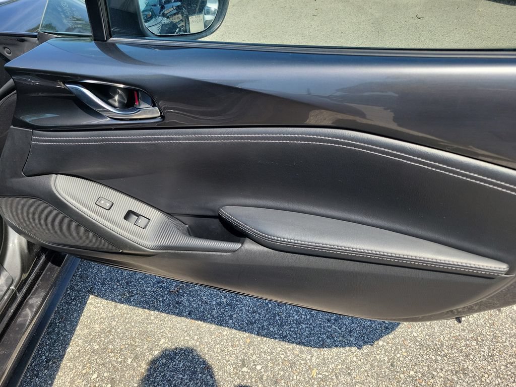 Used 2021 MAZDA MX-5 Miata RF Grand Touring RWD image 16