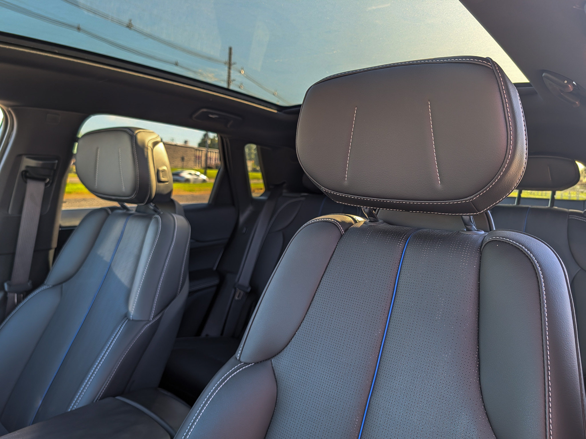 Used 2024 Cadillac Lyriq Luxury AWD/4WD image 15