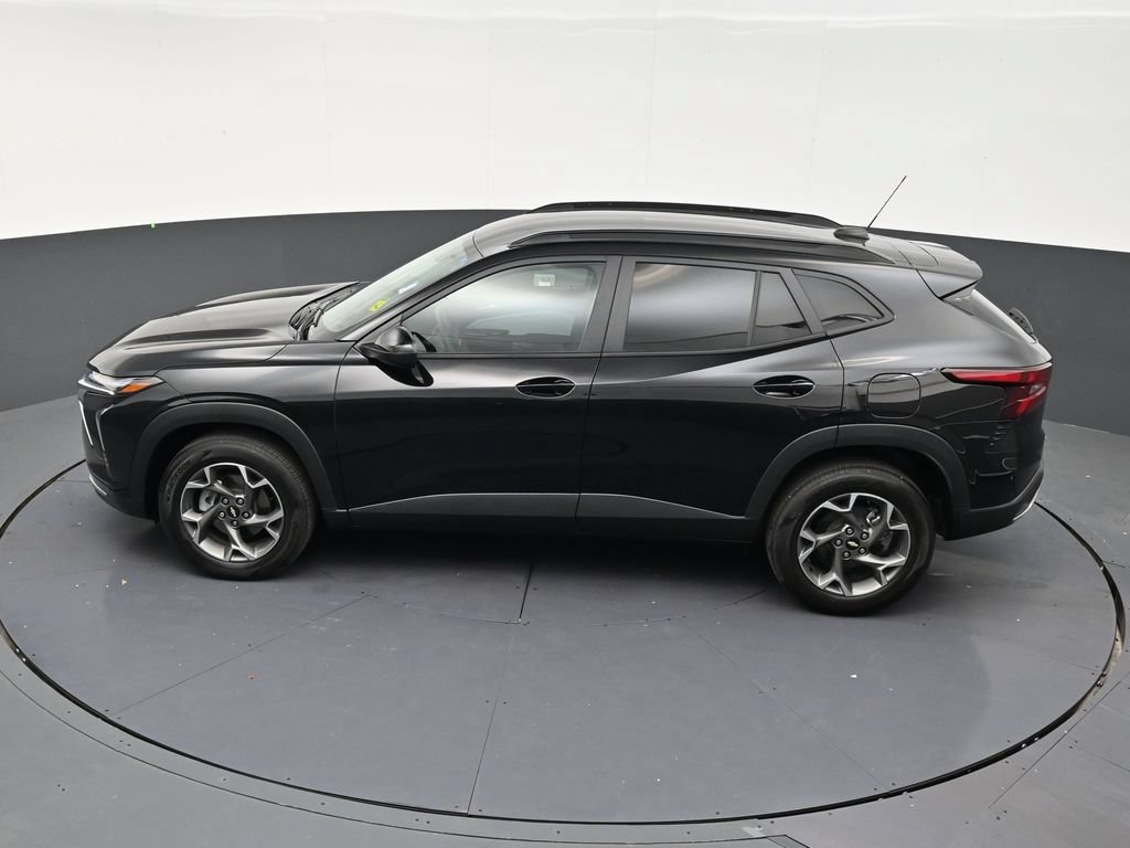 Used 2024 Chevrolet Trax LT FWD image 13
