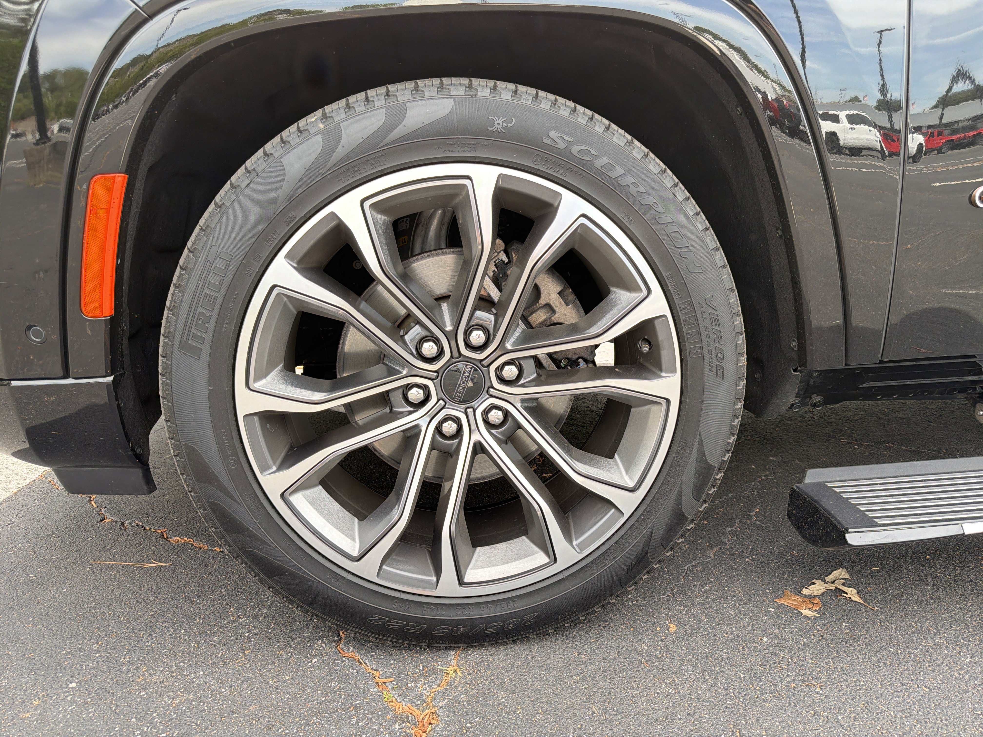 Used 2025 Jeep Grand Wagoneer Series III w/ Rear Seat Video Group 1 image 13