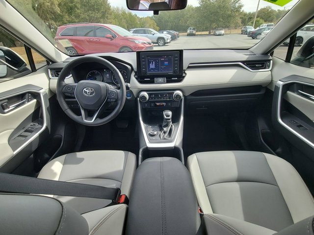 Used 2022 Toyota RAV4 XLE Premium image 2