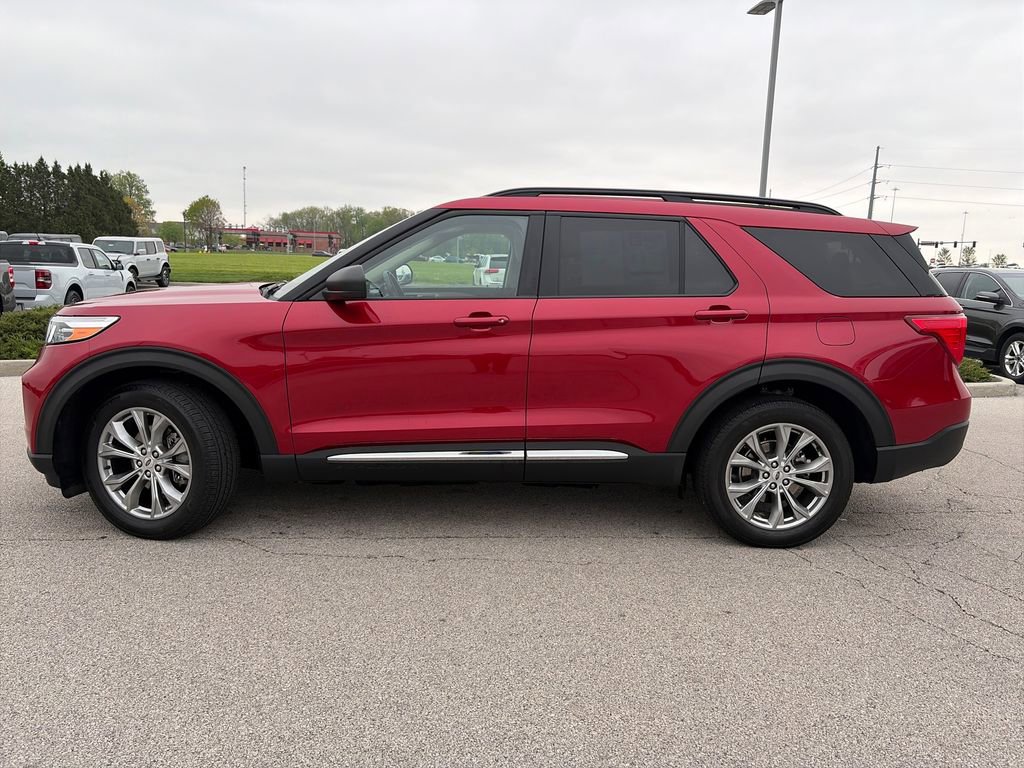 Used 2023 Ford Explorer XLT w/ Equipment Group 202A AWD/4WD image 4