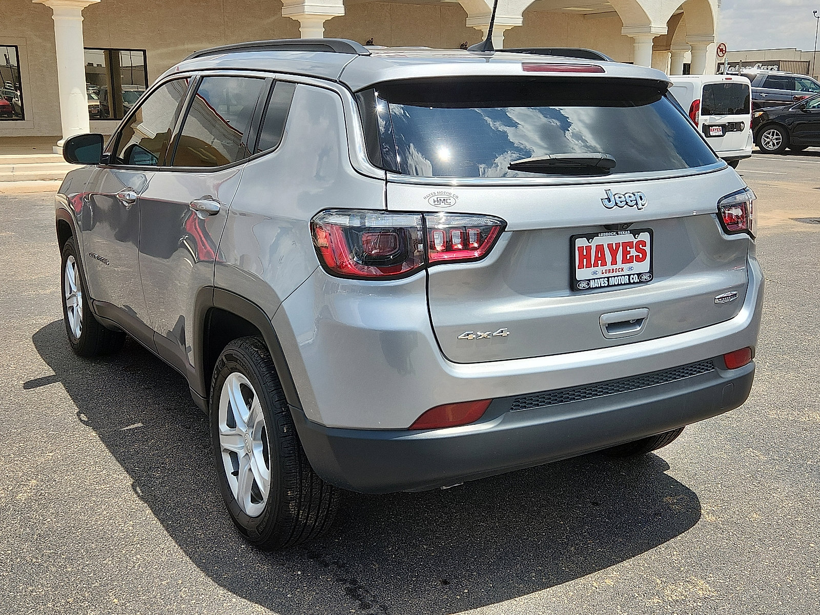 Used 2024 Jeep Compass Latitude image 3