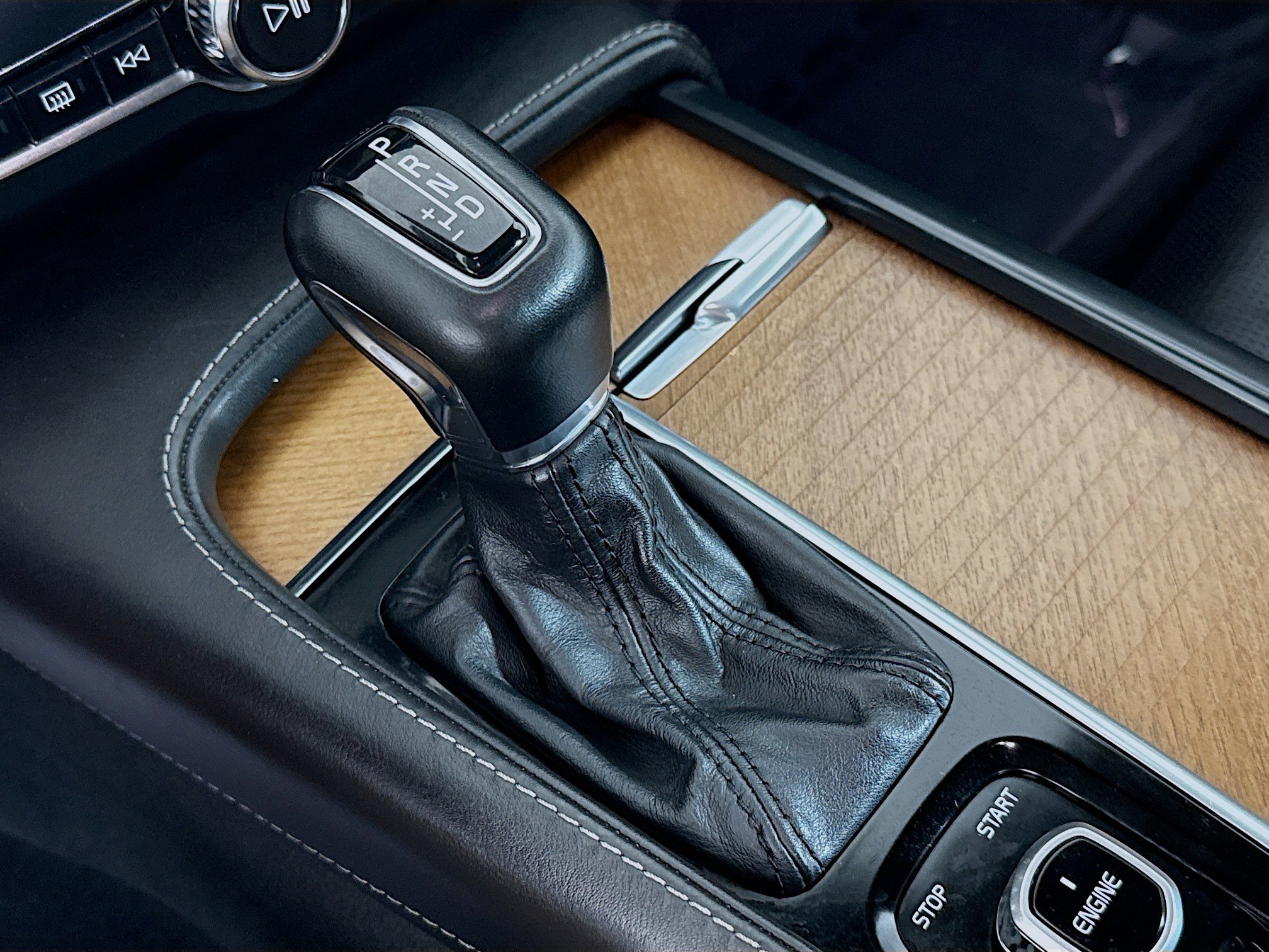 Used 2017 Volvo S90 T6 Inscription w/ Vision Package image 20