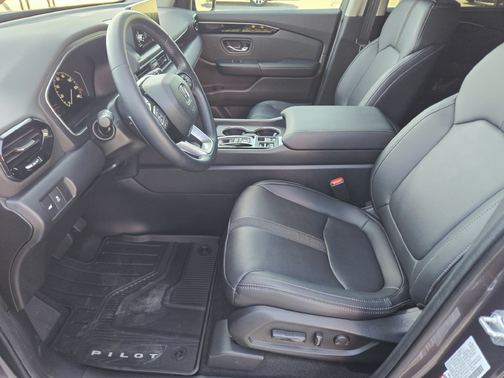 Certified 2025 Honda Pilot Touring image 13