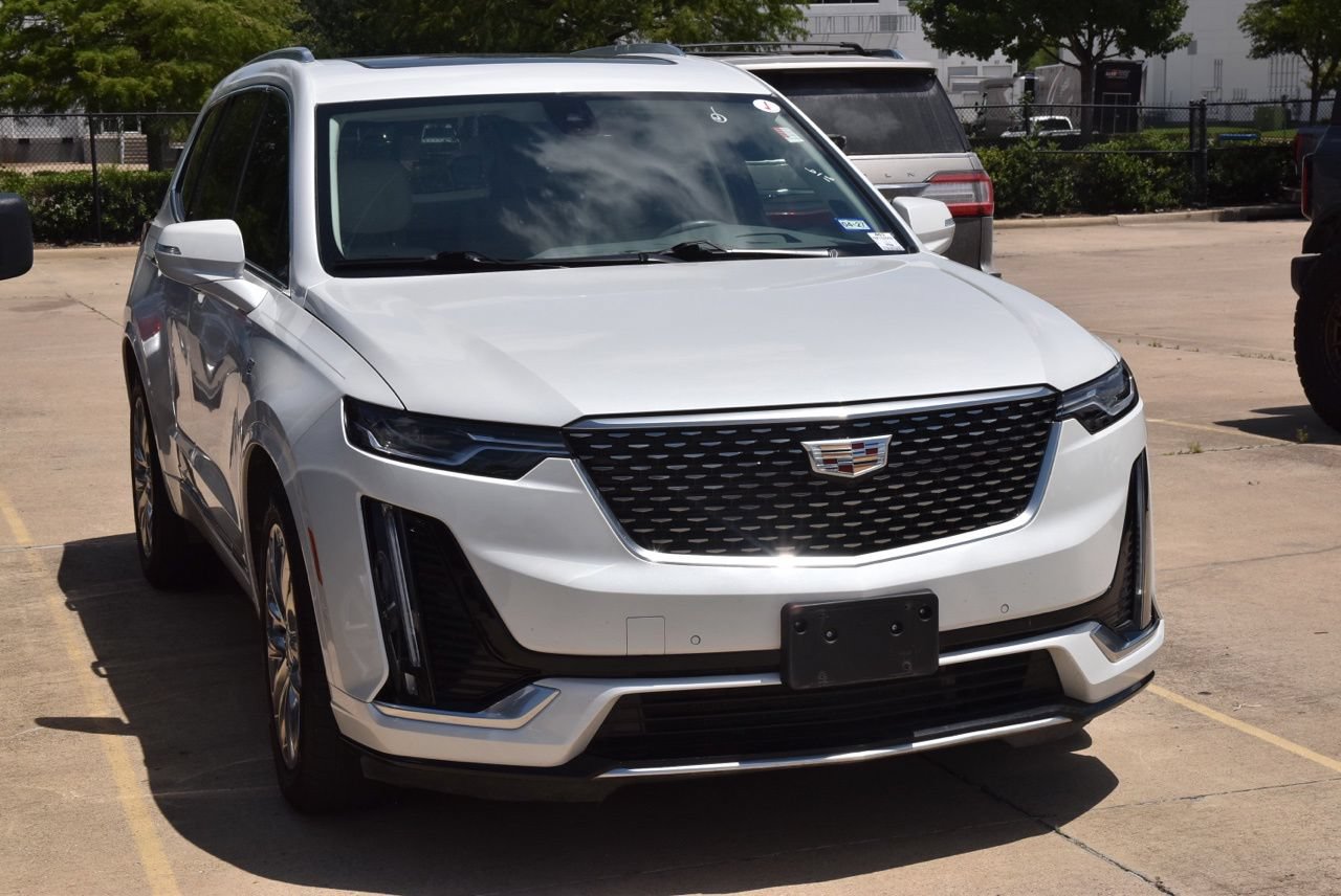 Used 2022 Cadillac XT6 Premium Luxury w/ Technology Package FWD image 4