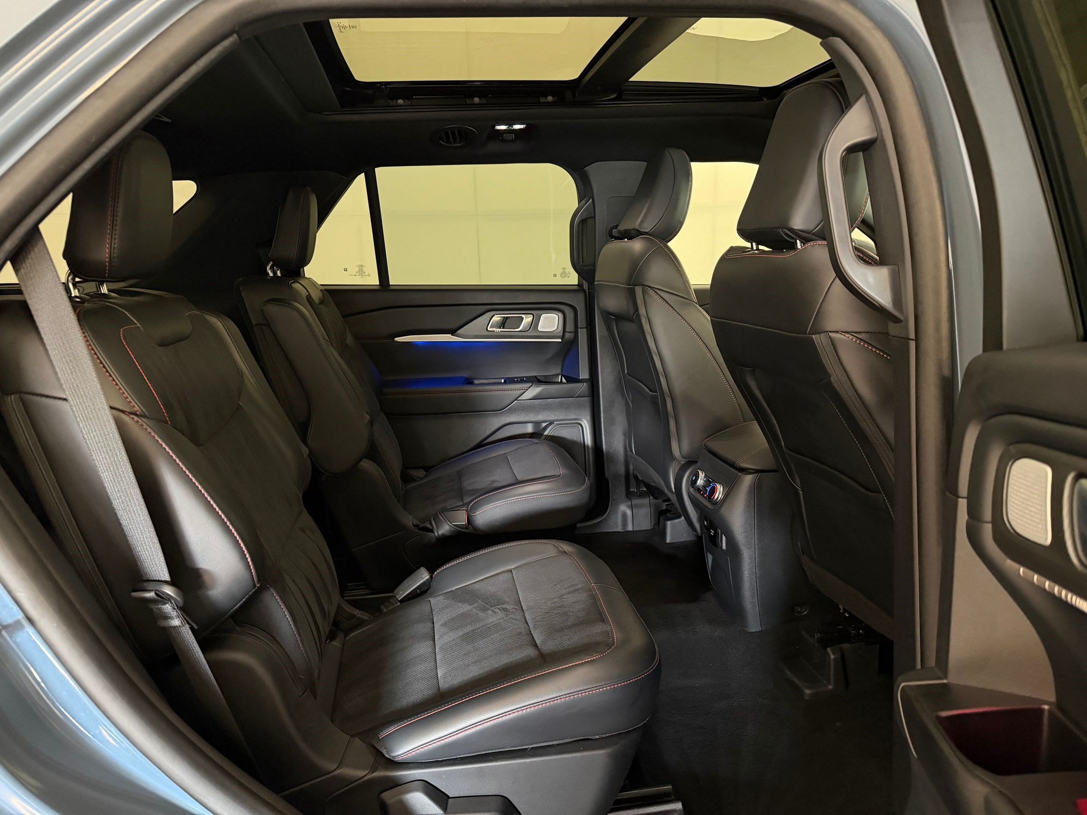 Used 2025 Ford Explorer ST w/ Sun And Sound Package AWD/4WD image 28