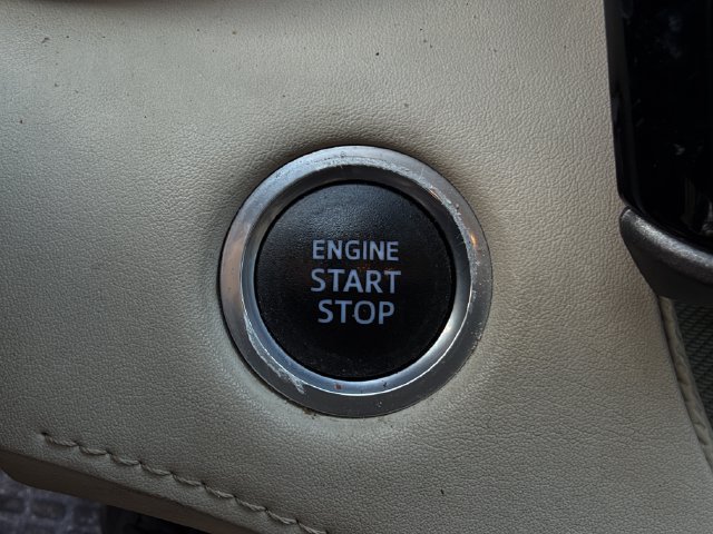 Used 2020 Toyota Highlander Limited FWD image 19