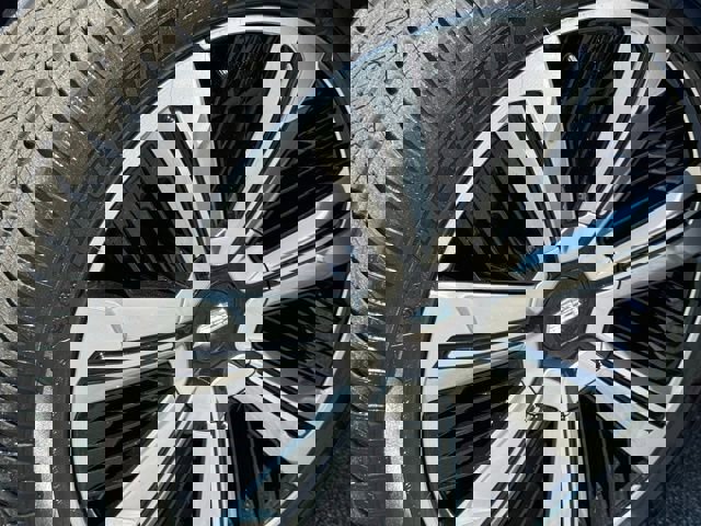 New 2025 Cadillac Escalade IQ Luxury 2 image 12