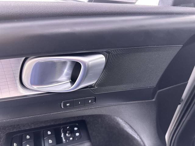 Used 2023 Volvo XC40 B5 Core image 71